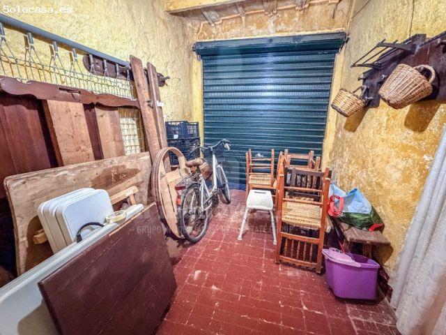 Casa con garaje en pleno centro de Ciutadella