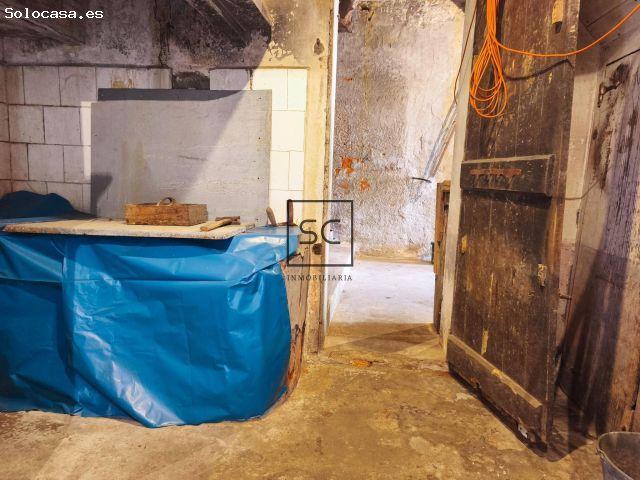 Casa con garajes y bodega en Neda