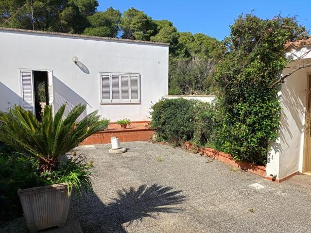 Casa con giardino