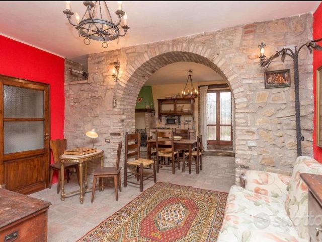 Casa con giardino nel castello a Marsciano Perugia