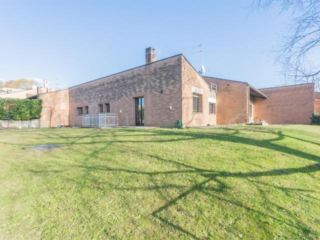 Casa con giardino privato in Casciago 263m² Varese