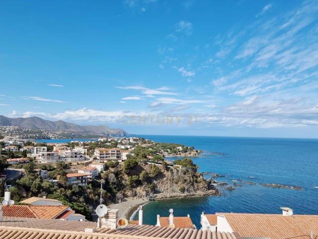 Casa con gran jardín y terrazas en Llançà – Espacio y privacidad en la Costa Brava