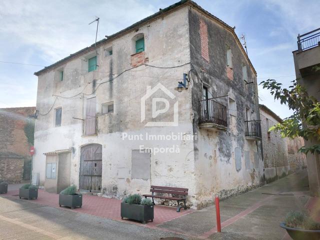 Casa con gran potencial en el centro de Santa Llogaia