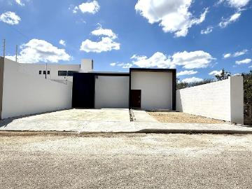 Casa con gran terreno de 738m2, una planta, 3 habitaciones, en Viladiu, Cholul