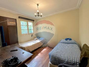 Casa con gran terreno excelente ubicación. 5 Dormitorios por 7150.00 en Ñuñoa