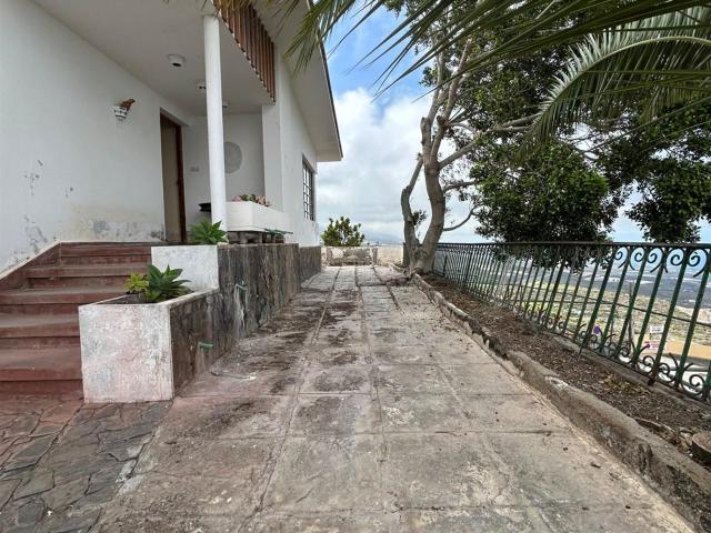 Casa con gran terreno urbano y vistas al mar en Guía de Isor. 158m² Guía de Isora