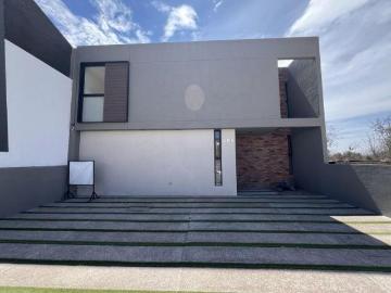 Casa con habitación en Planta Baja y doble terraza