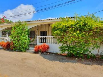 CASA CON HERMOSO JARDÍN