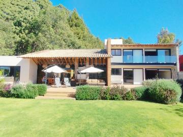 Casa con jacuzzi en Valle de Bravo, vista al campo
