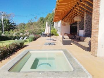 Casa con jacuzzi en Valle de Bravo, vista al campo