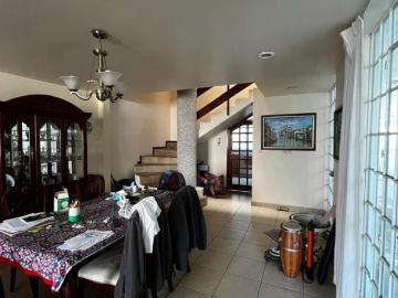 Casa con jardín
