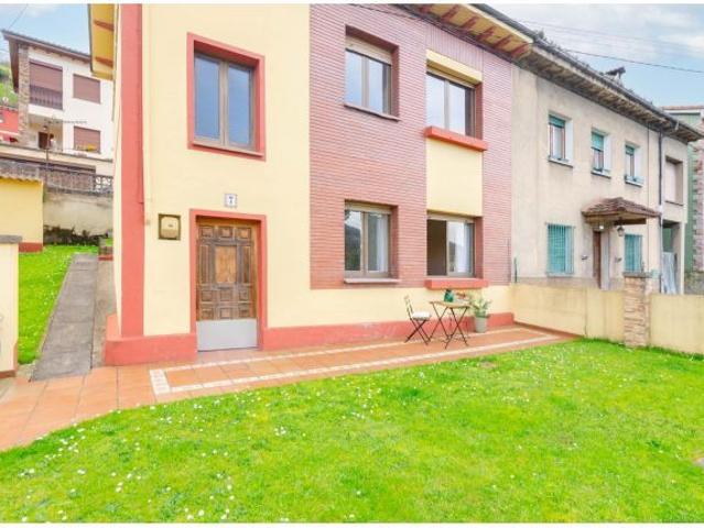 CASA CON JARDIN A 5 MINUTOS DEL CENTRO DE MIERES