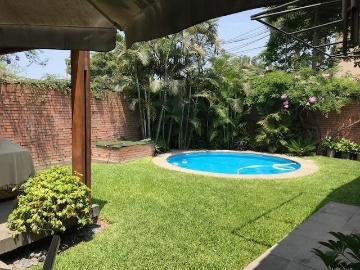 Casa con jardin terraza y piscina