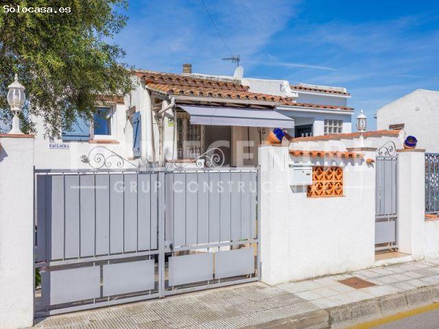 Casa con jardín y vistas al campo