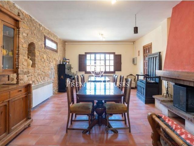 Casa con jardín y piscina en Prenafeta