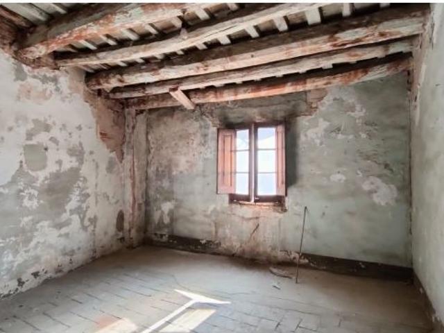 CASA CON LOCAL COMERCIAL EN EL CENTRO HISTÓRICO DE SABADELL