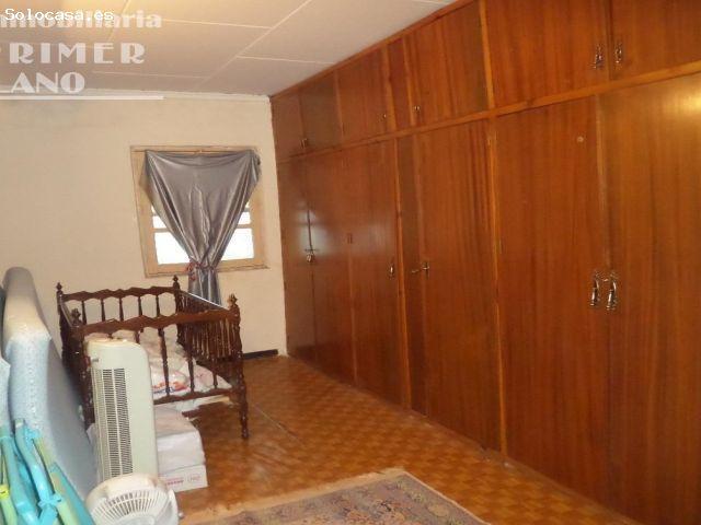 CASA CON LOCAL COMERCIAL, JUNTO A PLAZA DE TOROS