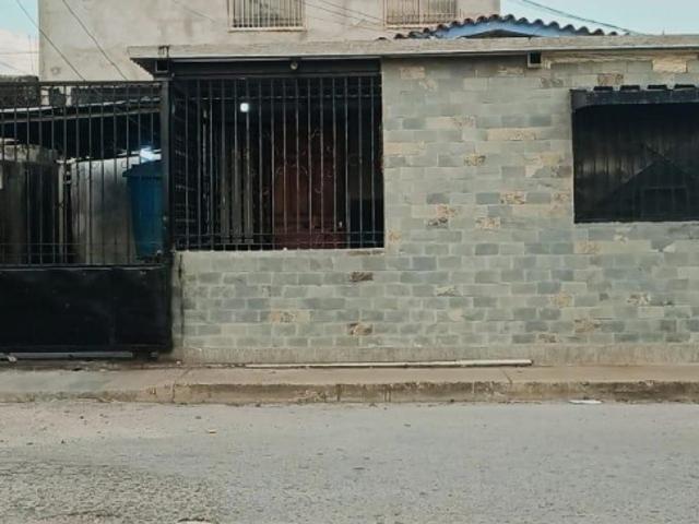 CASA CON LOCAL EN ANACO VE45 188AN SCAP