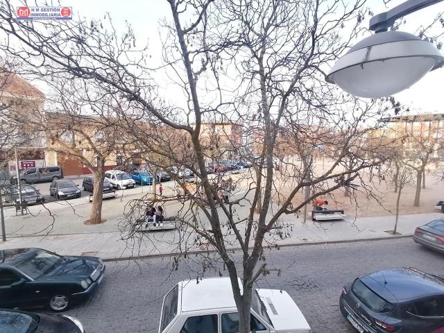 CASA CON LOCAL PARA REFORMA O TIRAR DE 677 METROS DE PARCELA EN PLAZA ARENAL