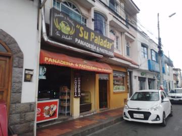 Casa con locales comerciales de Venta en el Centro de Cotacachi
