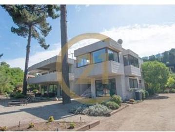 Casa con moderna arquitectura en Cantagua
