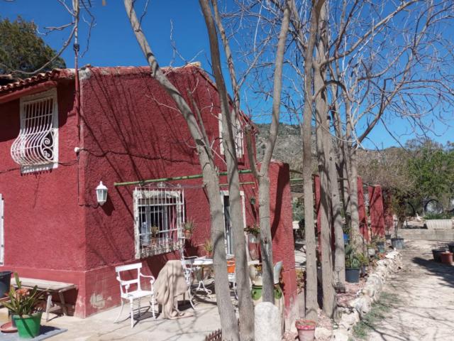 Casa con mucho terreno para comprar en Relleu Alicante, España ref: 3580