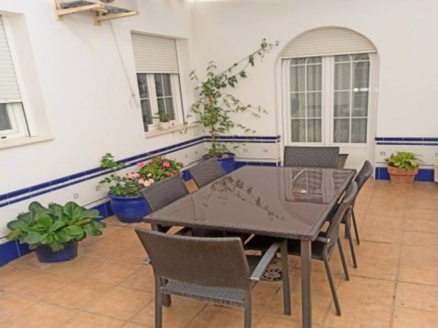 Casa con nave en el bajo en venta