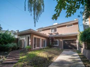 Casa con parque y pileta en venta City Bell