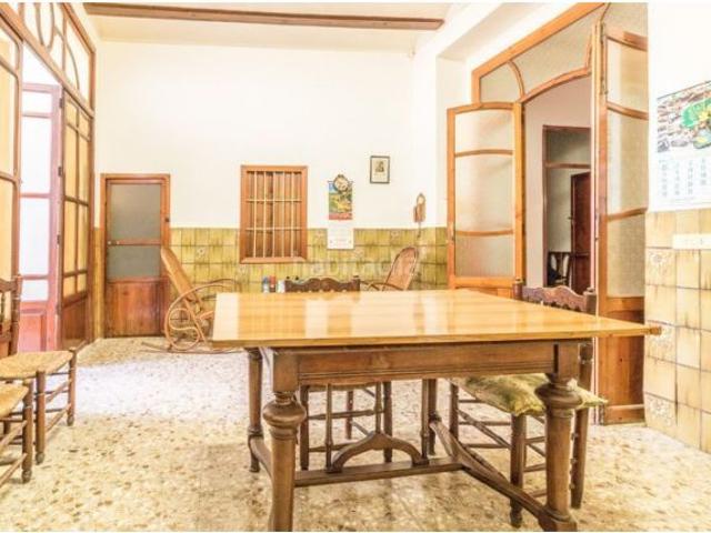 CASA CON PATIO