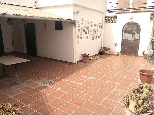 Casa con patio y garaje en Felanitx
