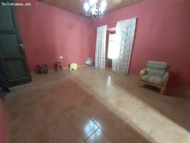 CASA CON PATIO EN CASTROMOCHO