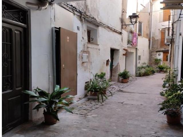 CASA CON PATIO EN JÉRICA