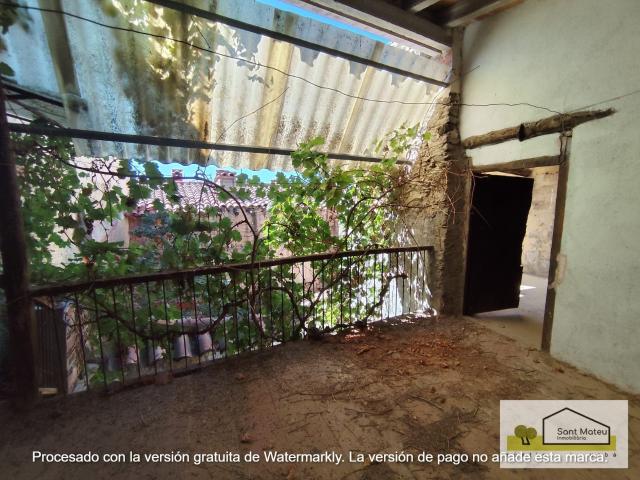 CASA CON PATIO INTERIOR Y GARAJE EN ZORITA