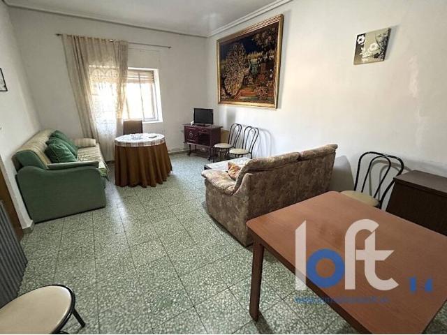 Casa con patio para reformar en la zona de la Villarina