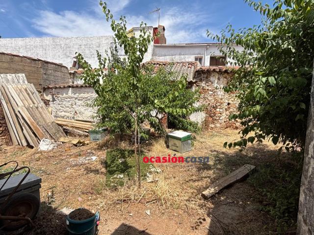 CASA CON PATIO POR SOLO 35.000€
