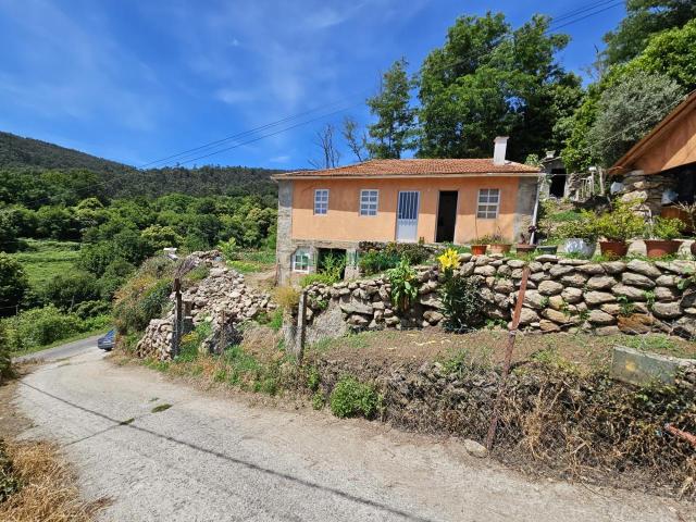 Casa con piedra del país y muchas posibilidades perfecto para vivir en la naturaleza precio negociable¡