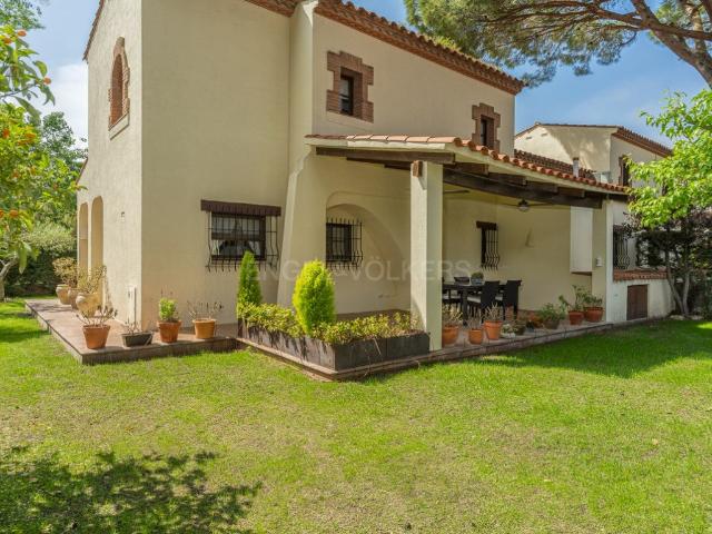 Casa con piscina cerca de la playa y el golf 149m² Pals