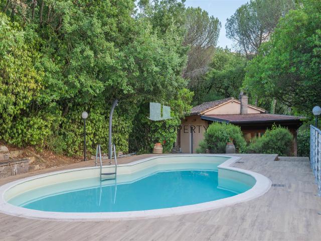 Casa con Piscina e Dependance in Vendita sul Lago Trasimeno. 112m² San Feliciano