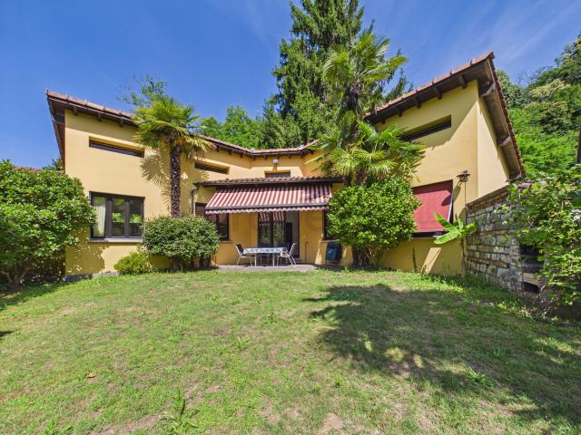 Casa con piscina e vista sul fiume Unoasi di pace immersa nella natura