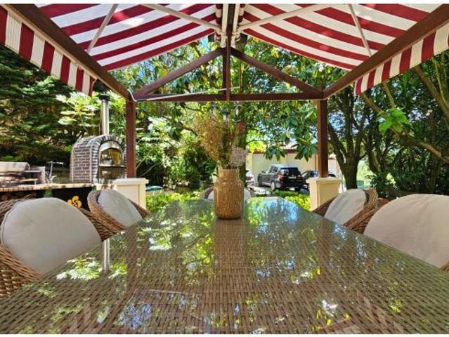 Casa con piscina en Güeñes