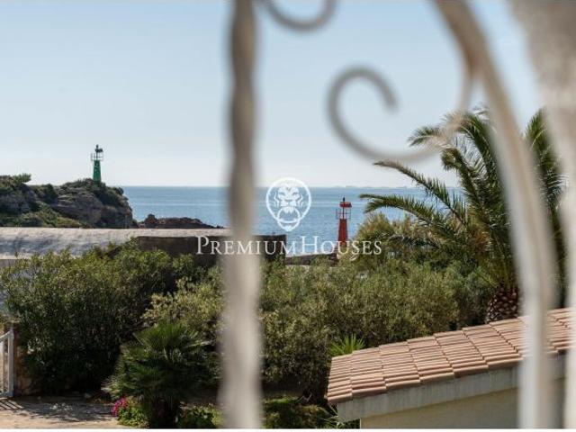 Casa con piscina en primera línea del Port de lEstany