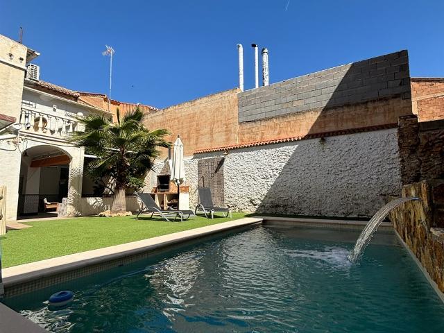 Casa con piscina en venta en Dúrcal 238m² Dúrcal