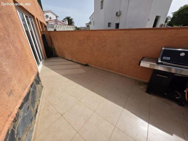 Casa con piscina y garaje a reformar en Empuriabrava