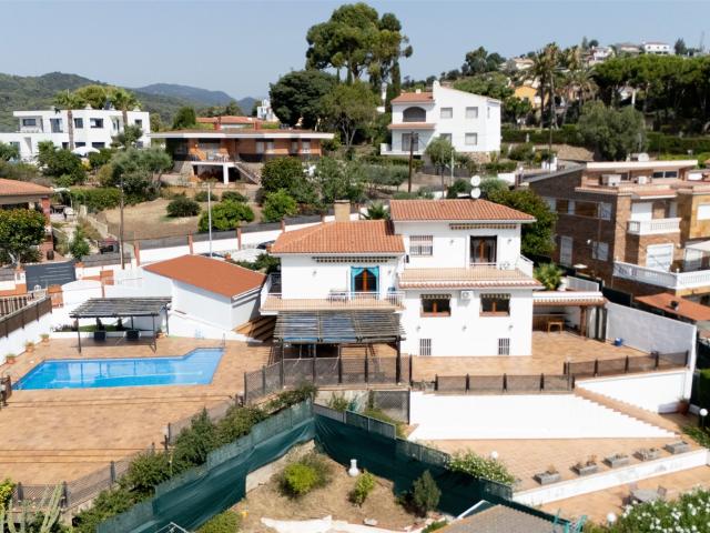 Casa con piscina y vistas al mar en Santa Susanna, Costa Bar. m² Santa Susanna