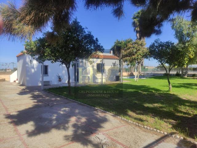 CASA CON PISCINA.