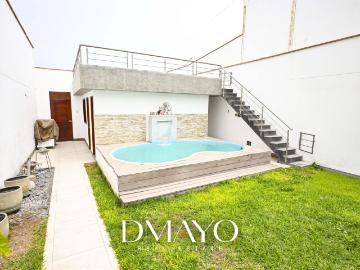 Casa con Piscina, 6 dormitorios y 4 cocheras en Brisas de Villa