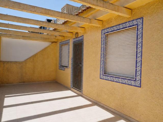CASA CON PORCHE Y SOLARIUM EN CAMPOSOL