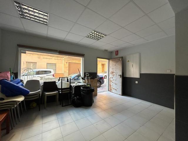 CASA CON POSIBILIDAD PARA LOCAL EN LA MATA