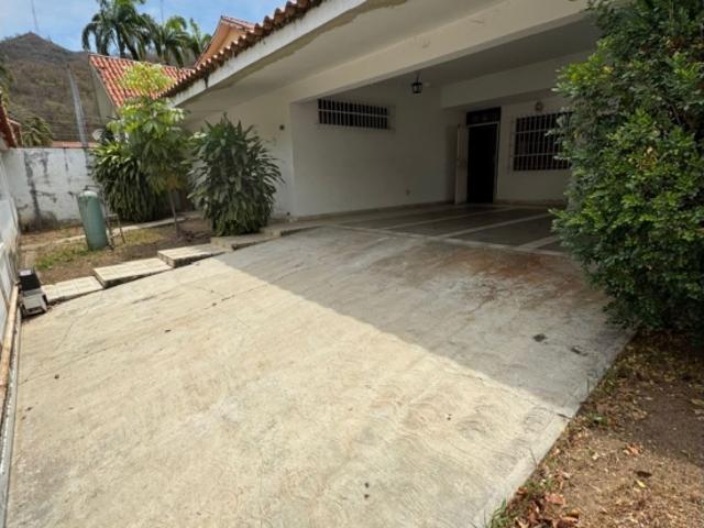 CASA CON POTENCIAL COMERCIAL EN EL TRIGAL NORTE TCL C 10133162