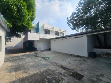 Casa en el Mirador, calle principal, con 28 metros de frente
